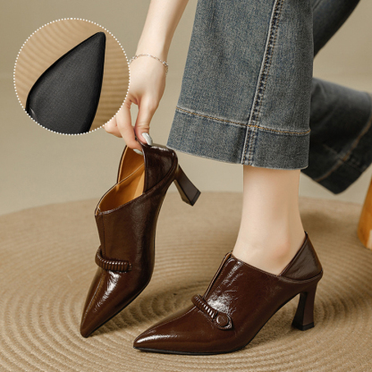 Vカットデザイン フレアヒールパンプス