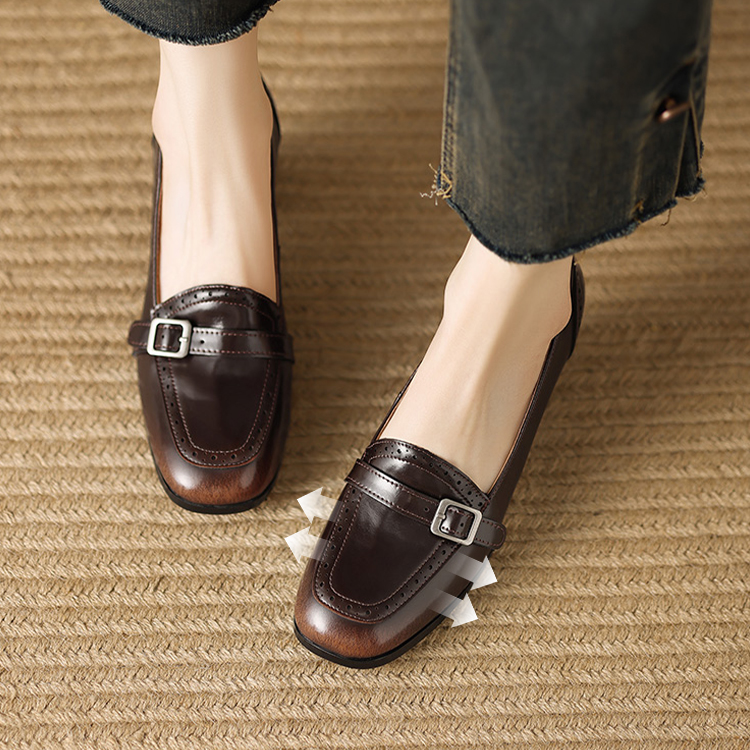 ベルトバックル ヒールローファー