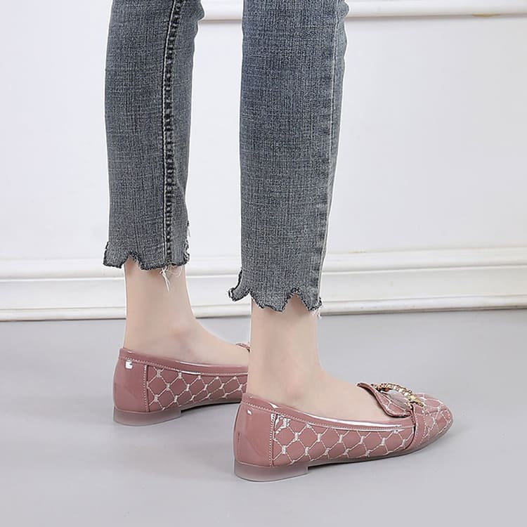 型押しエナメル チェーンビット スクエアトゥローファー