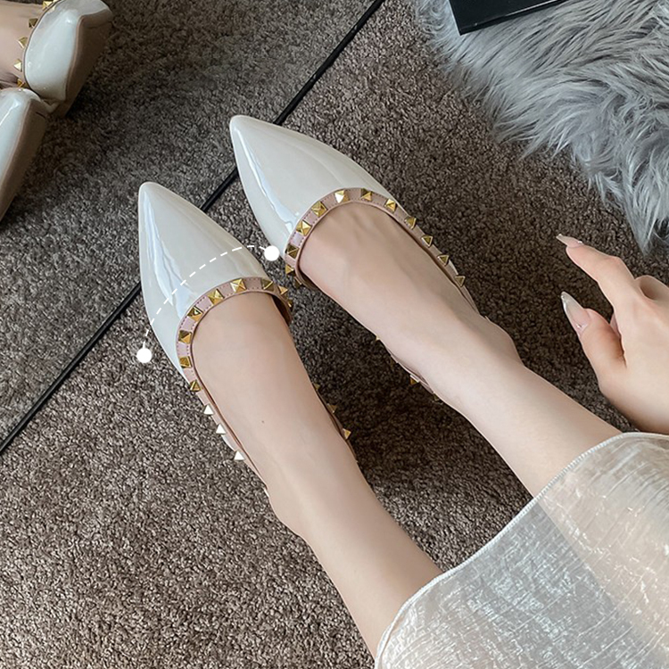 スタッズトリム 5cm美脚ポインテッドトゥパンプス