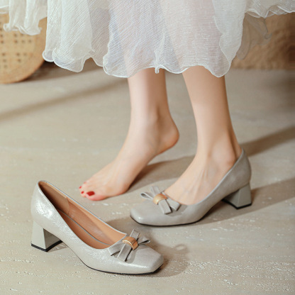 リボンモチーフ チャンキーヒールパンプス