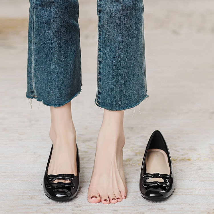 インヒールパンプス　リボン 可愛い　ヒール 5cm　おしゃれ　エナメル パンプス  羊革インソール　履きやすい靴　ブラック