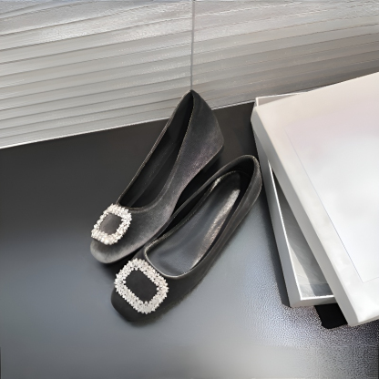 ビジューバックル 5cm美脚スエード調パンプス