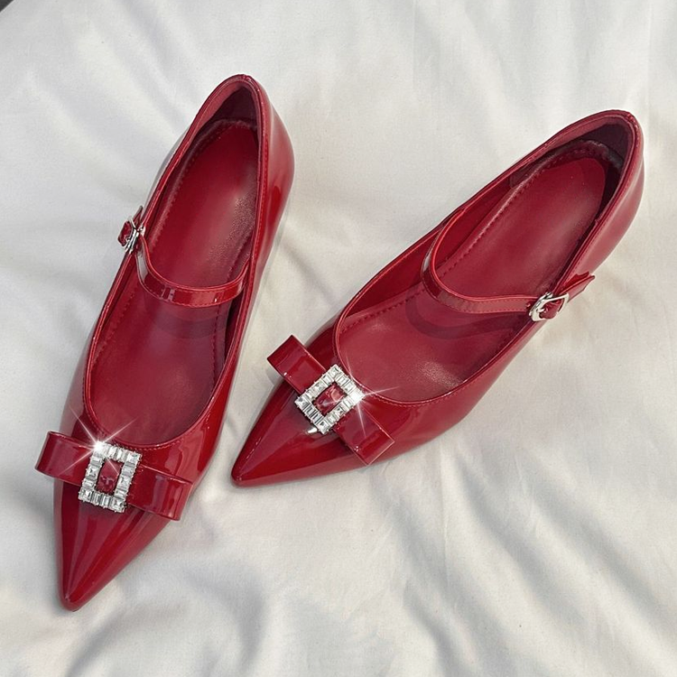 ビジューバックルで主役級