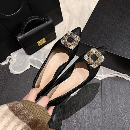 ビジューバックル ポインテッドトゥパンプス