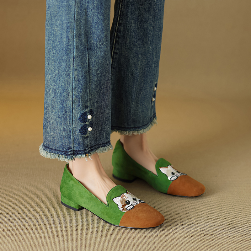 キャット刺繍 スクエアトゥスリッポン