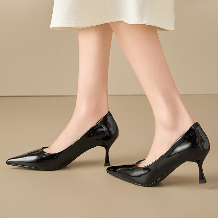 美脚フレアヒールパンプス