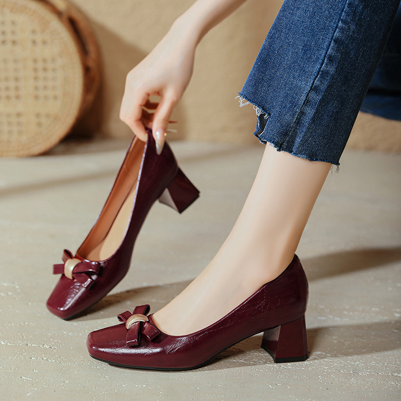 リボンモチーフ チャンキーヒールパンプス