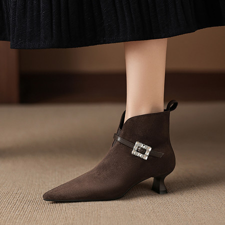ビジューバックル 4.5cm美脚スエード調羊革ショートブーツ