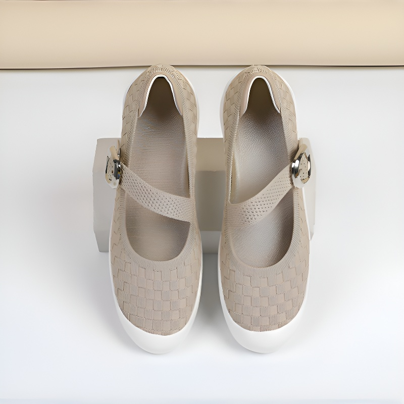 バックルストラップ付き ニットウェッジパンプス