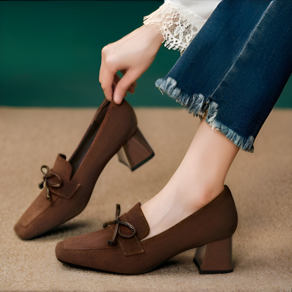 リボンモチーフ チャンキーヒールパンプス