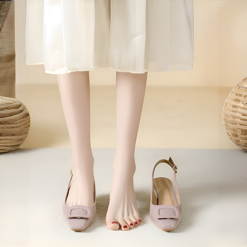 スクエアバックル スクエアトゥ バックストラップパンプス