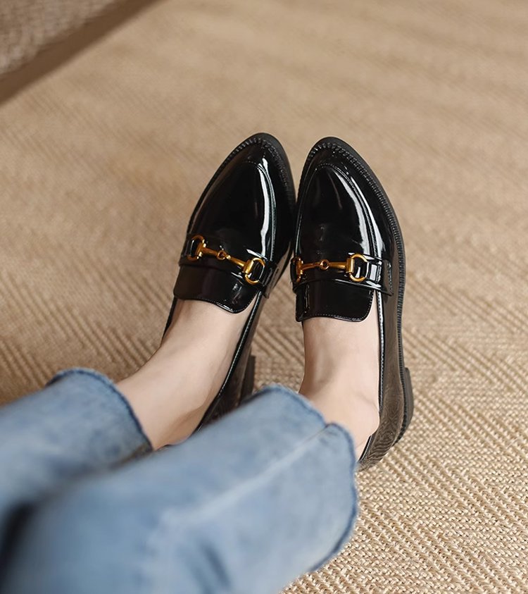 足が細く見える すっきりシルエット ポインテッドトゥ 着用 美脚ローファー