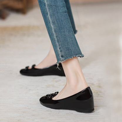 インヒールパンプス　リボン 可愛い　ヒール 5cm　おしゃれ　エナメル パンプス  羊革インソール　履きやすい靴　ブラック