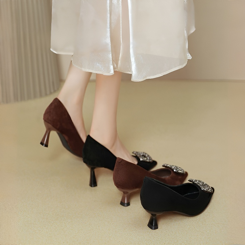 ビジューバックル ポインテッドトゥ4cm美脚パンプス