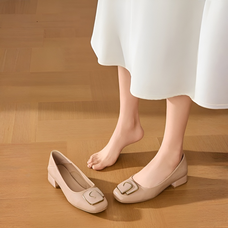 スクエアバックル チャンキーヒールパンプス