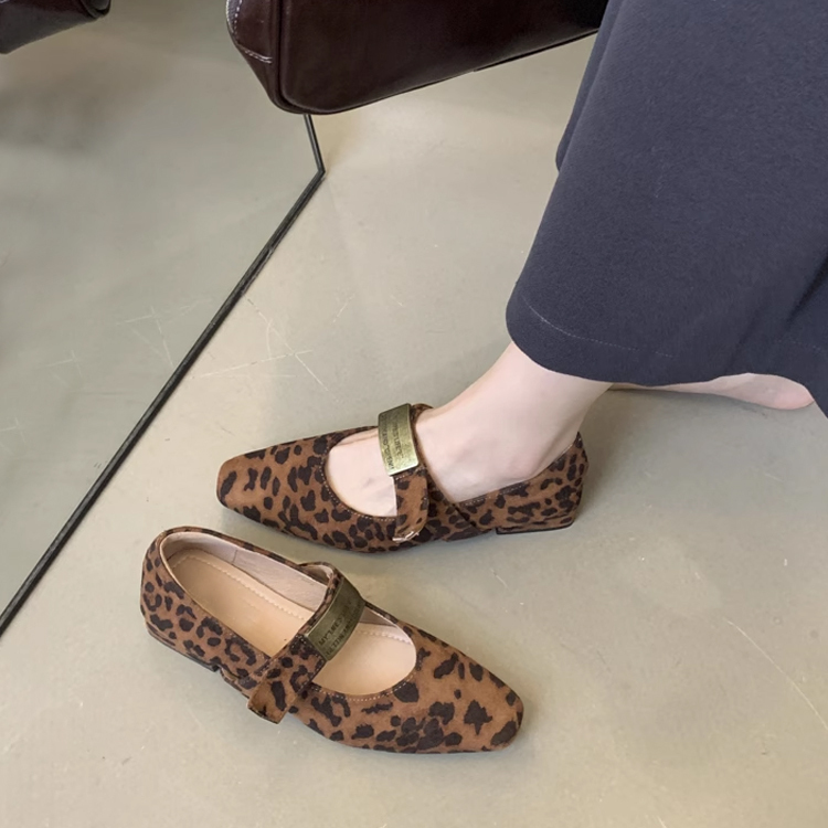 パンプス　インヒール 　ヒョウ柄　ポイン テッドトゥ　疲れない  通勤