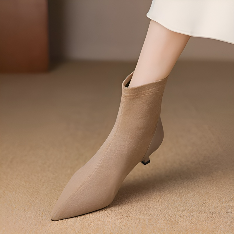 ポインテッドトゥ キトゥンヒールショートブーツ