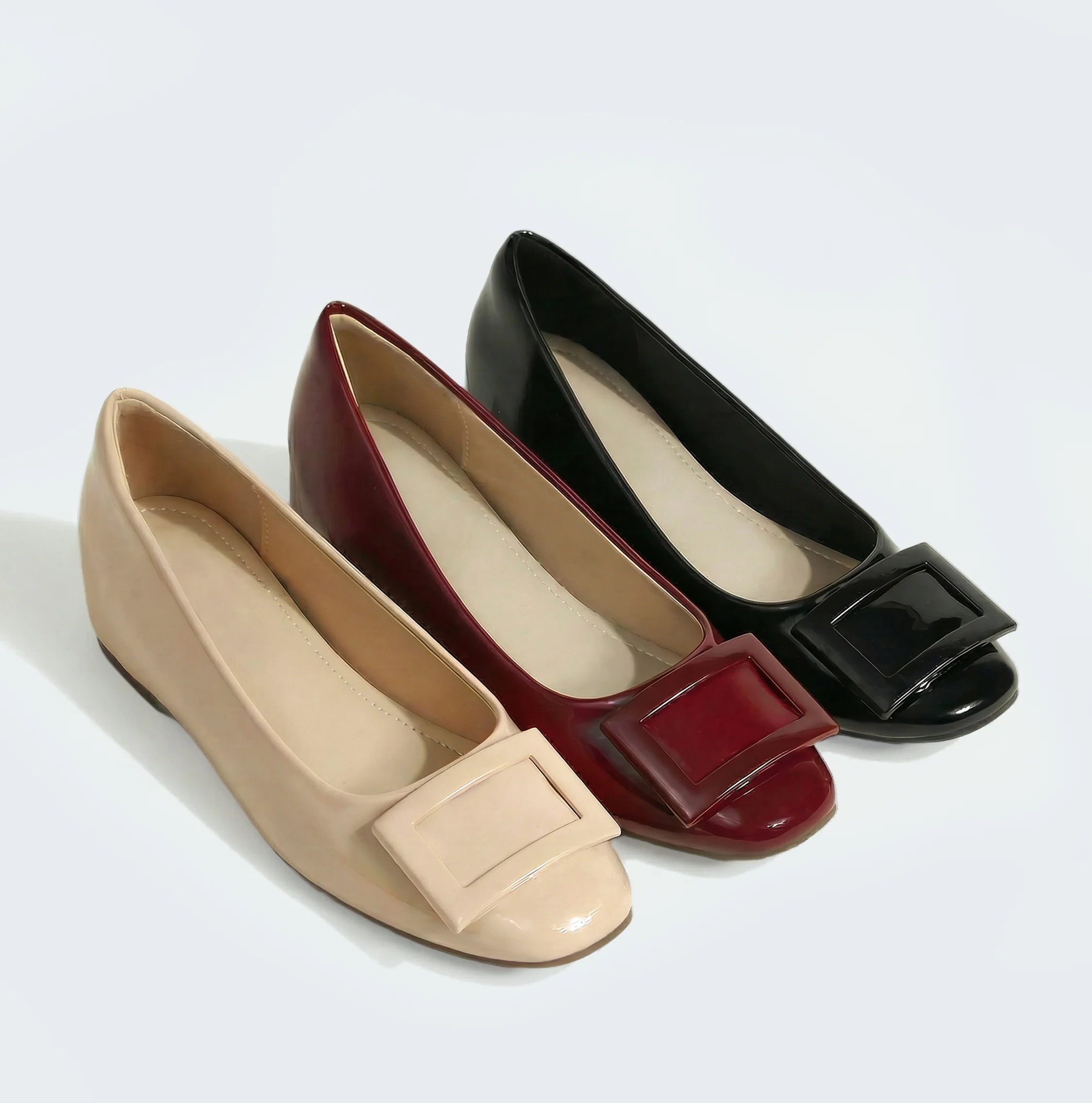 エナメルパンプス 3色カラーバリエーション ベージュ ワインレッド ブラック スクエアバックル
