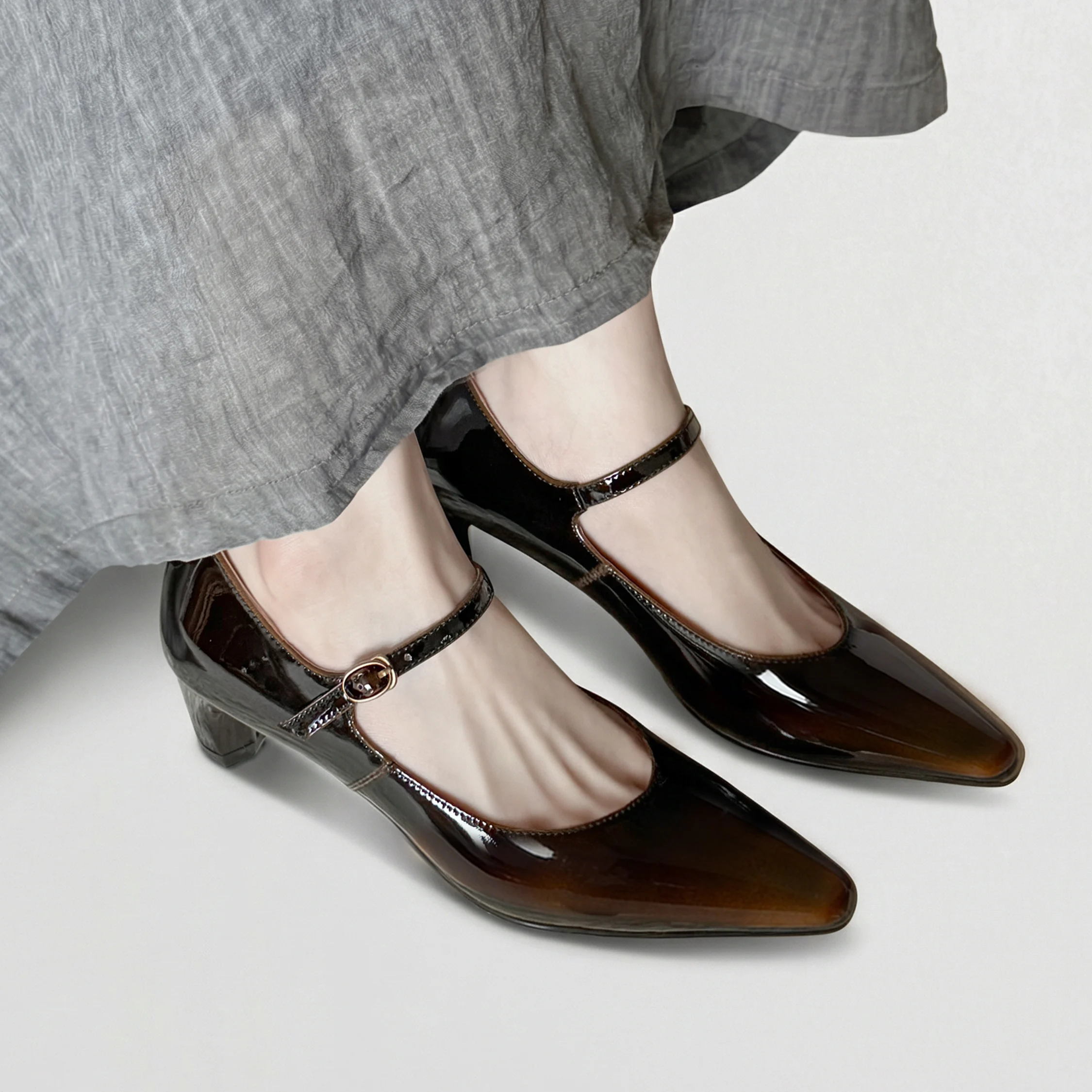 卒業式 ママコーデ パンツスーツ ジャケット 通勤 オフィスカジュアル パンプス 合わせ方 紺ブレ 入学式 フォーマル 仕事用 レディース