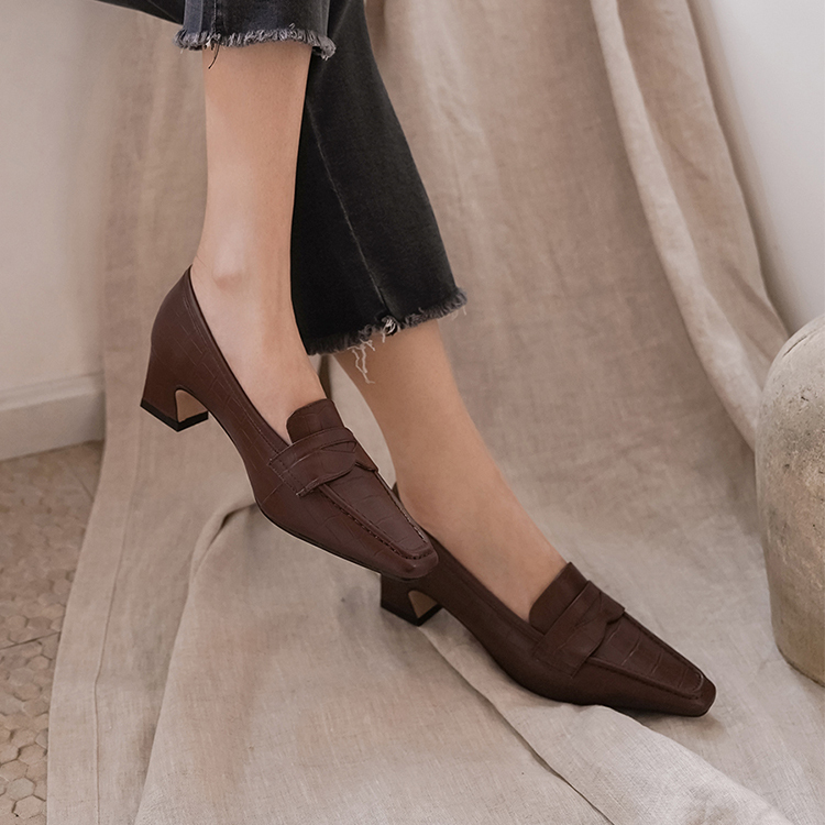 牛革 クロコ型押し チャンキーヒールローファー