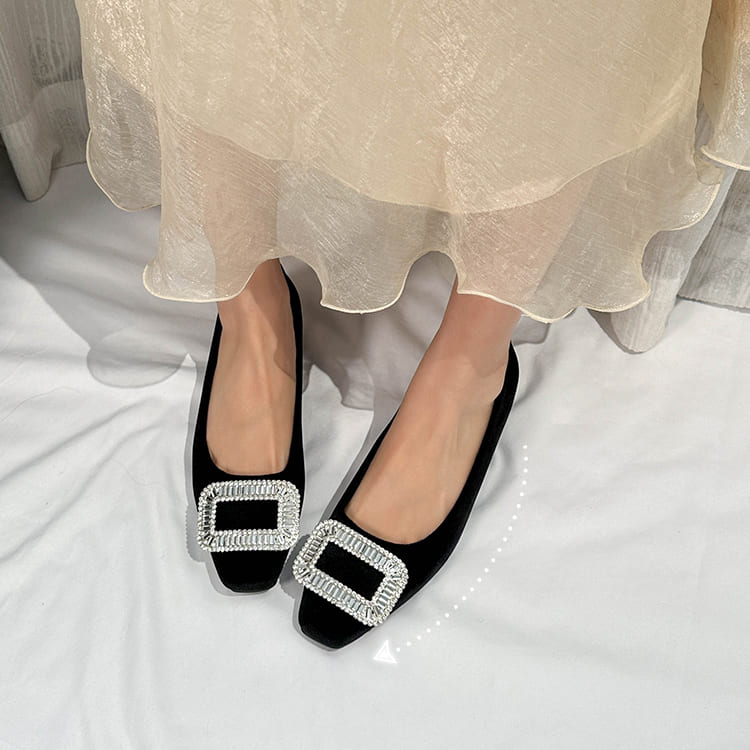 ベロア調 バックル付き5cm美脚パンプス