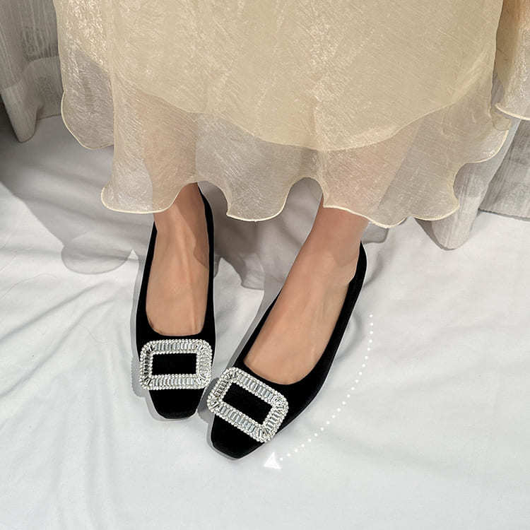 ベロア調 バックル付き5cm美脚パンプス