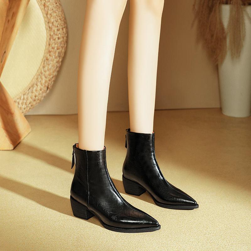 ポインテッドトゥ チャンキーヒールショートブーツ