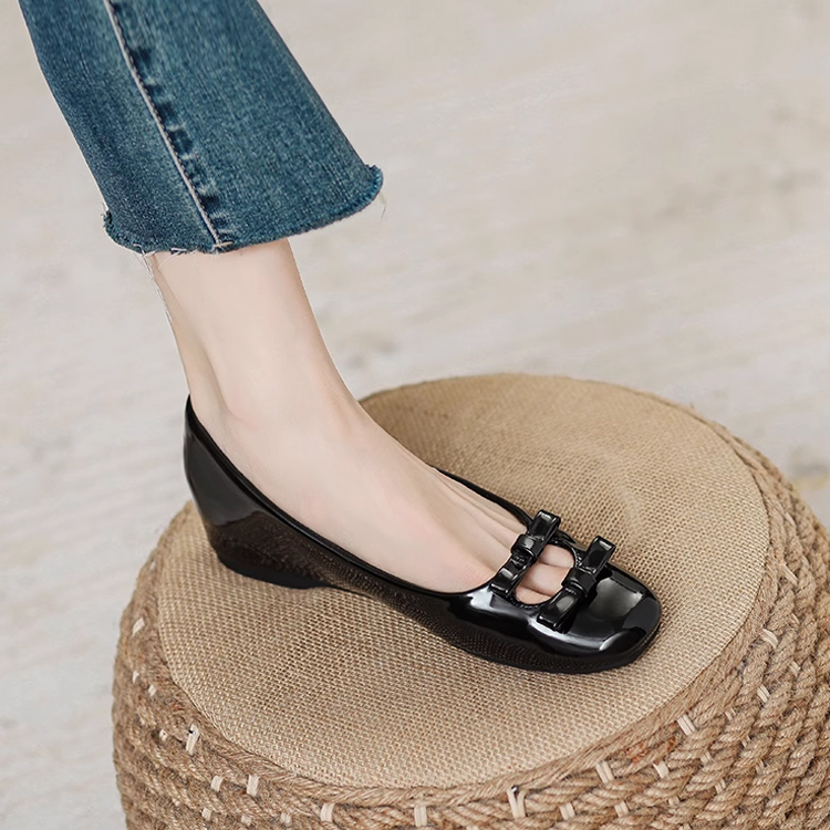 インヒールパンプス　リボン 可愛い　ヒール 5cm　おしゃれ　エナメル パンプス  羊革インソール　履きやすい靴　ブラック