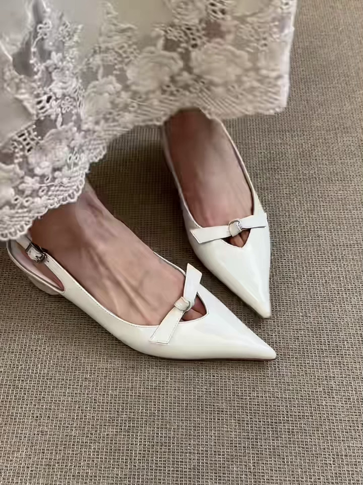 リボンモチーフ バックストラップパンプス