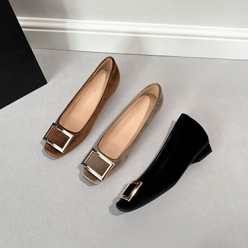 ビッグバックル 6cm美脚スエードパンプス