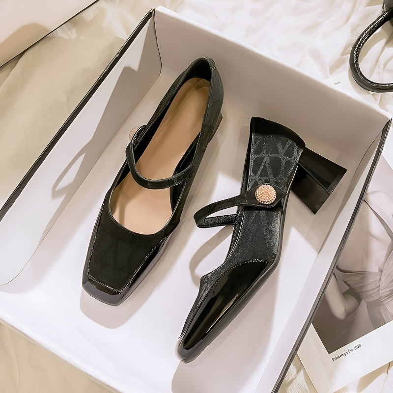 スクエアトゥエナメルパンプス