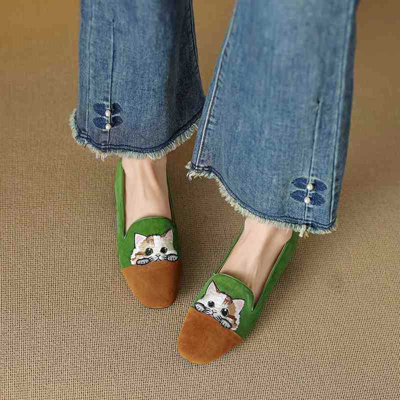 キャット刺繍 スクエアトゥスリッポン