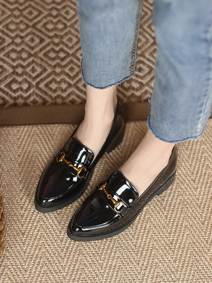 真上から見た ビットローファー 足が細く見える 甲のデザイン 華やかなアクセント