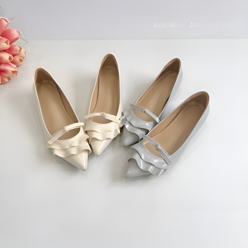 フロントフリル ポインテッドトゥ美脚パンプス