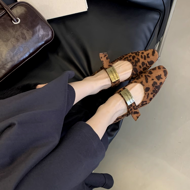 パンプス　インヒール 　ヒョウ柄　ポイン テッドトゥ　疲れない  通勤