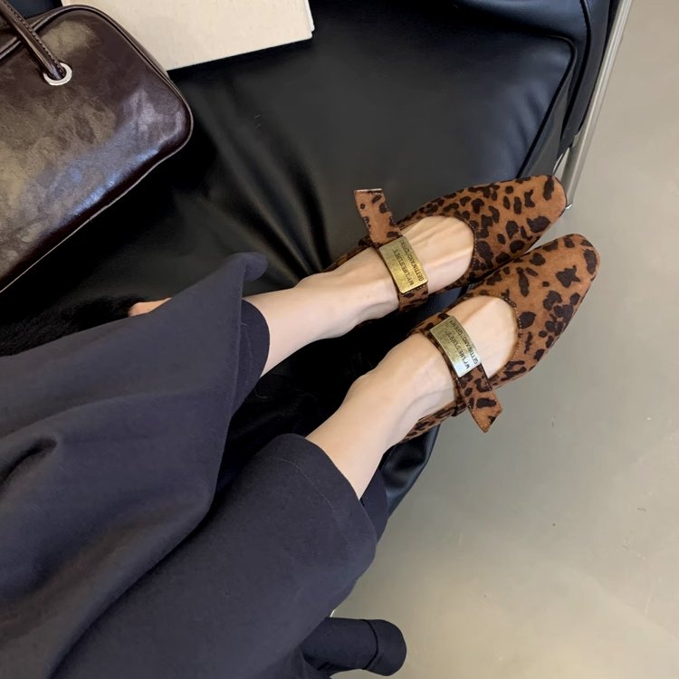 パンプス　インヒール 　ヒョウ柄　ポイン テッドトゥ　疲れない  通勤