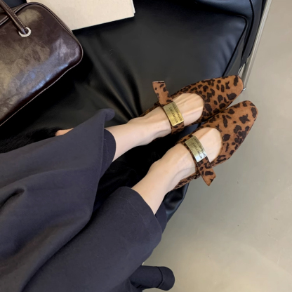 パンプス　インヒール 　ヒョウ柄　ポイン テッドトゥ　疲れない  通勤