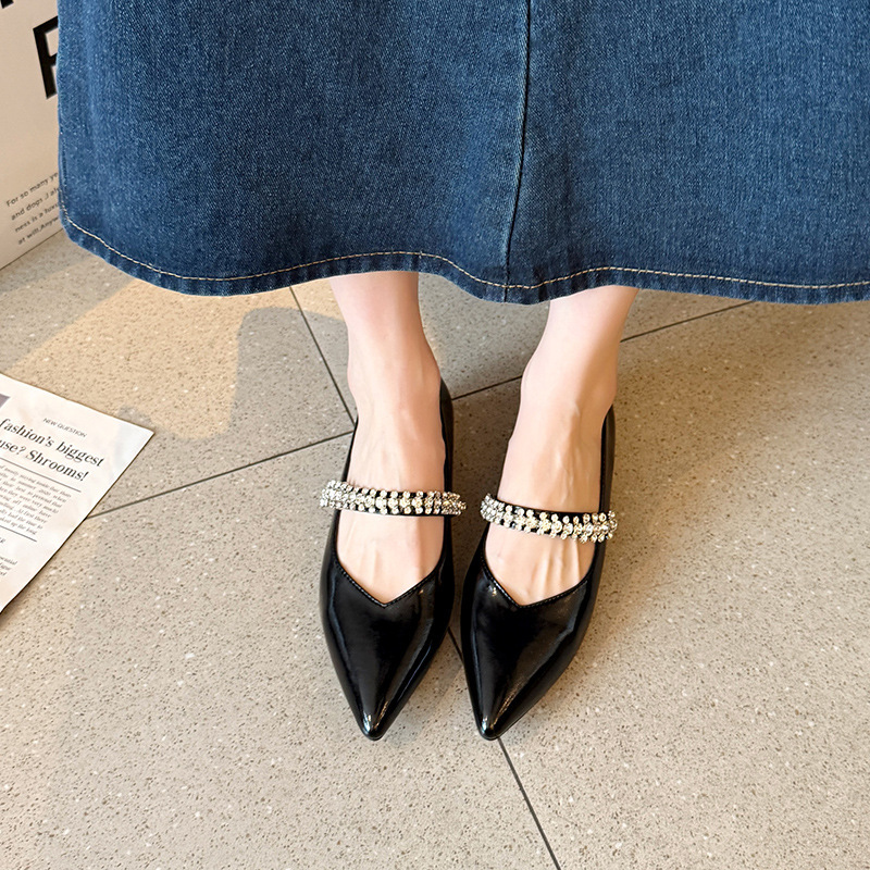 きらめきストラップ 3cm美脚ポインテッドトゥパンプス