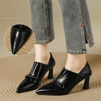 Vカットデザイン フレアヒールパンプス