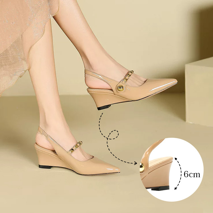 スタッズストラップ ポインテッド美脚パンプス