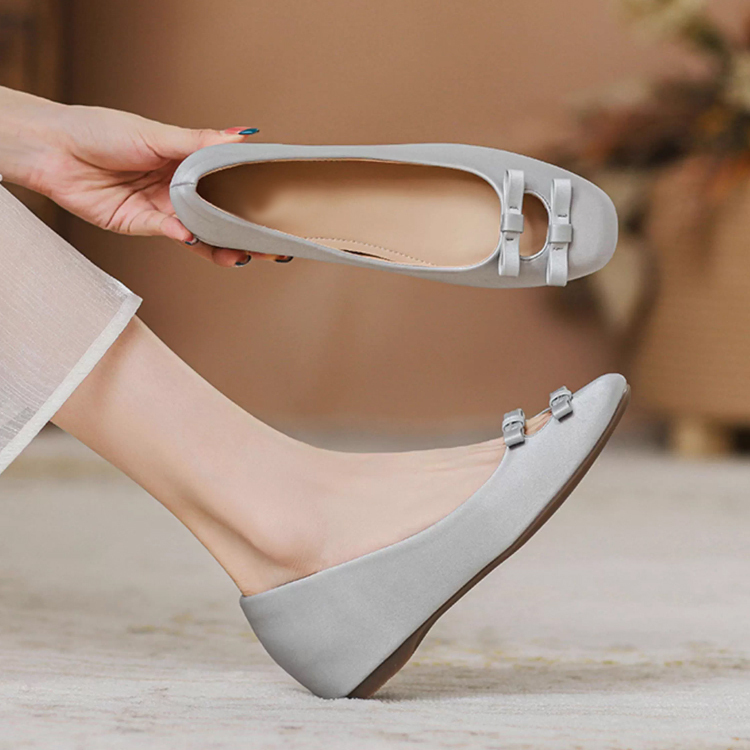 インヒールパンプス　リボン 可愛い　ヒール 5cm　おしゃれ　エナメル パンプス  羊革インソール　履きやすい靴　シルバー