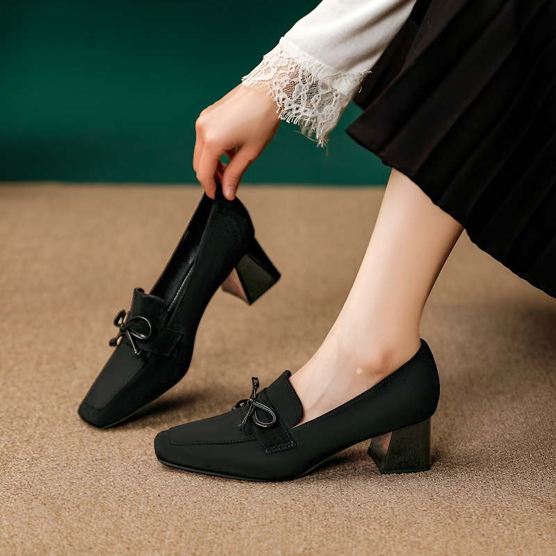 リボンモチーフ チャンキーヒールパンプス