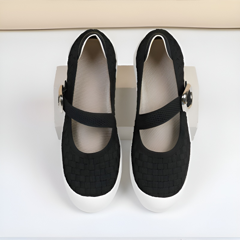 バックルストラップ付き ニットウェッジパンプス