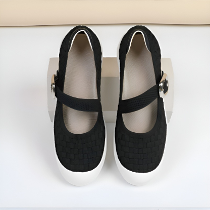 バックルストラップ付き ニットウェッジパンプス