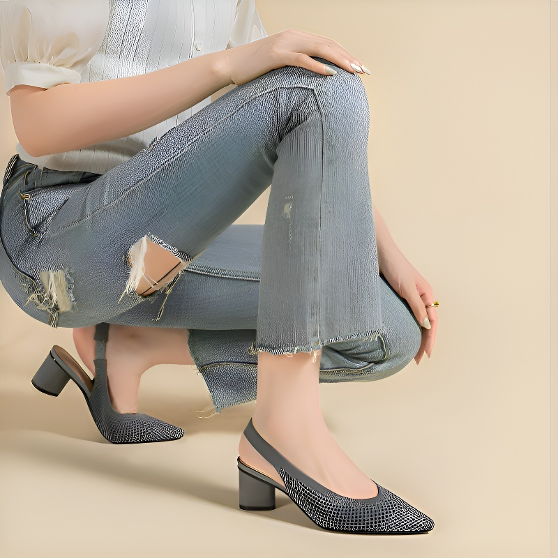 ポインテッドトゥメッシュバックストラップパンプス