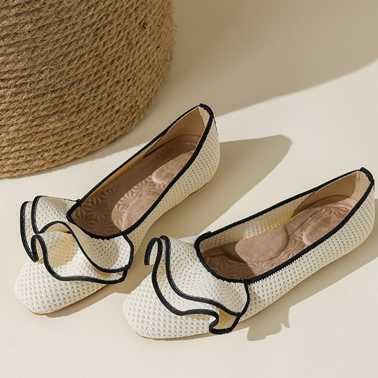 大胆フリル スクエアトゥニットパンプス