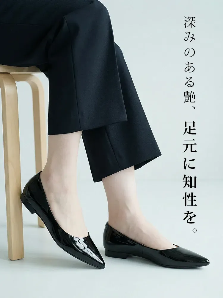 黒パンプス エナメル 艶あり 30代 40代 通勤 靴 オフィスカジュアル パンツスタイル 仕事用 痛くない インヒール 幅広 甲高 知的