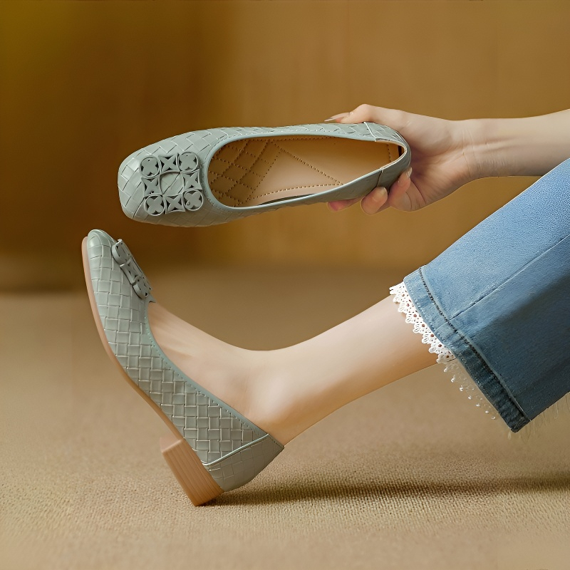 星モチーフバックル スクエアトゥパンプス