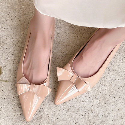 リボンモチーフ エナメルパンプス